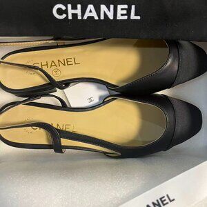 NEW CHANEL Black Slingback Flats Size 39 - Goatskin & Grosgrain